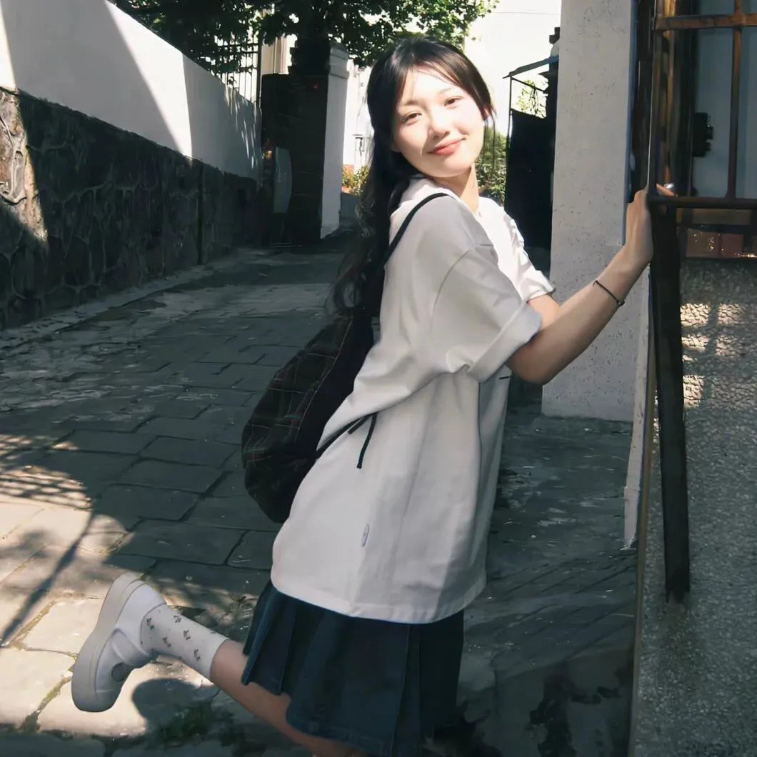 一位站立的人 海报